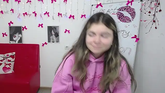 TinaRedly online show from 03-05-26, 11:29