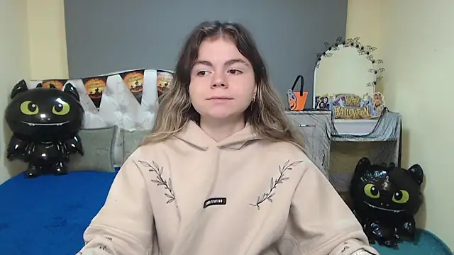 TinaRedly online show from 10-23-25, 06:01