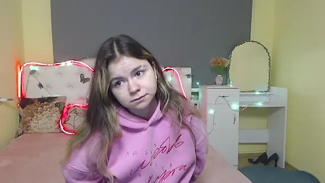 TinaRedly online show from 04-24-26, 05:53