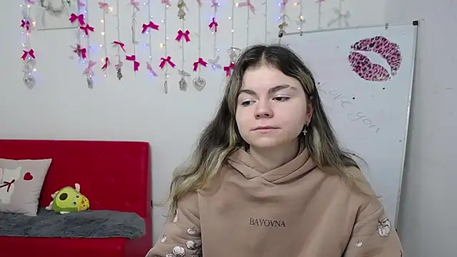 TinaRedly online show from 04-17-26, 07:55