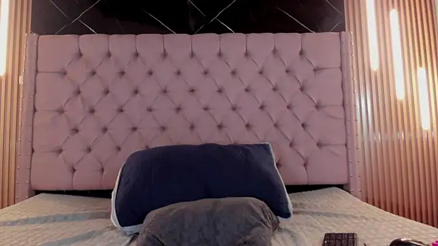 AinaPink online show from 03-03-25, 05:31