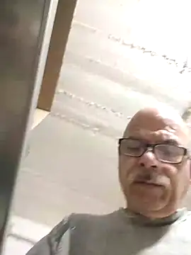 bottomhairy online show from 11-04-25, 04:05