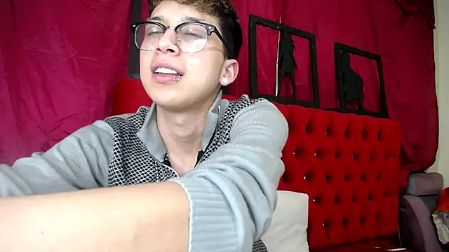  Thomas hot  online show from 03-23-25, 04:27