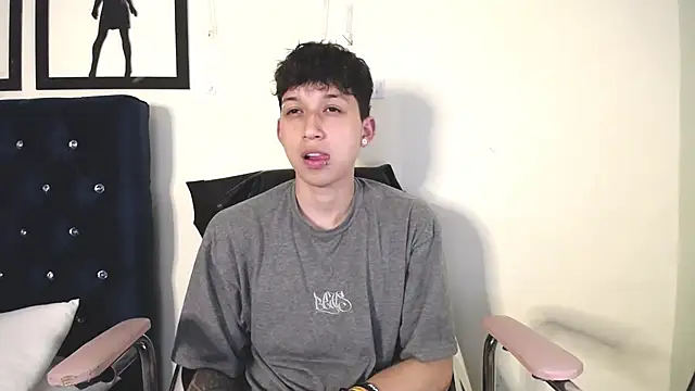  Thomas hot  online show from 10-21-25, 01:49