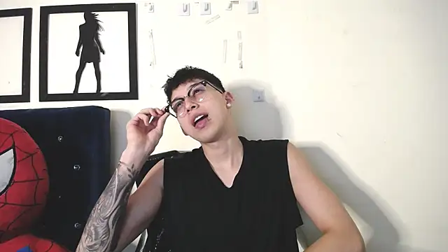  Thomas hot  online show from 11-12-25, 06:17