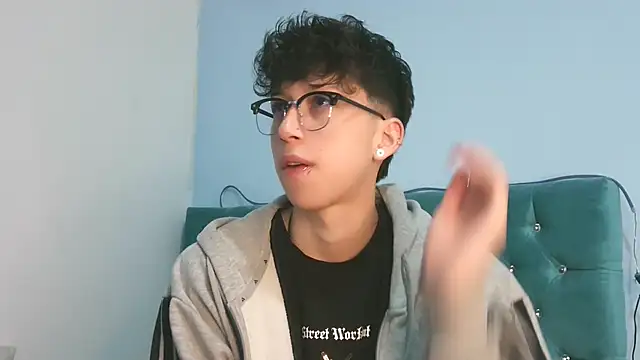  Thomas hot  online show from 04-14-26, 04:28