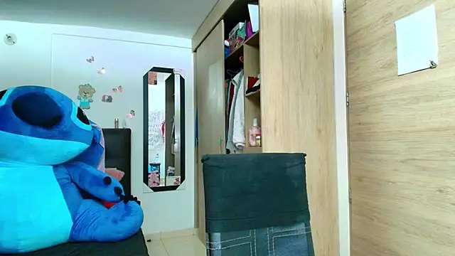 megan collins96 online show from 04-18-26, 09:59