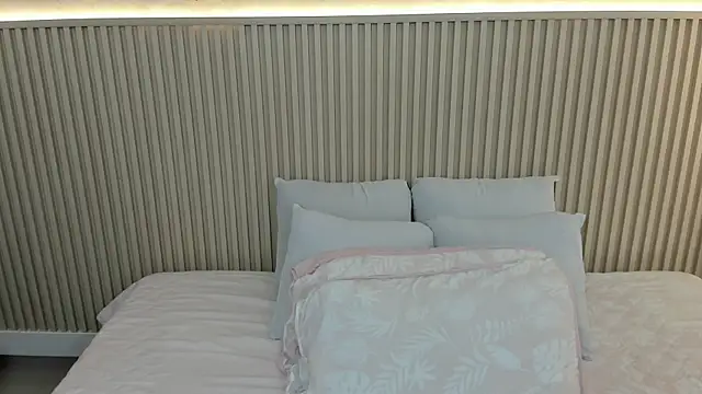 Snapshot of charlottebrowns_ chatting on 05-21-26, 12:13 charlottebrowns online show from 05-21-26, 12:13