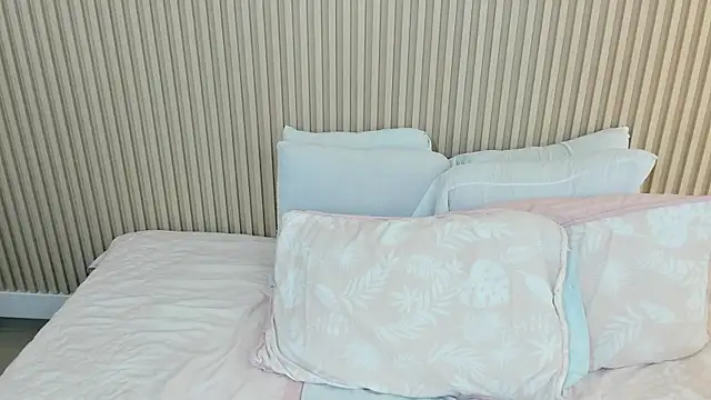 Snapshot of charlottebrowns_ chatting on 05-31-26, 05:08 charlottebrowns online show from 05-31-26, 05:08