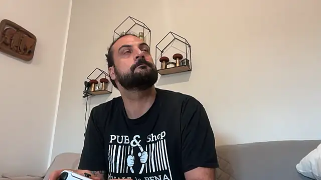 Snapshot of beardo85 chatting on 11-13-25, 11:25 beardo85 online show from 11-13-25, 11:25