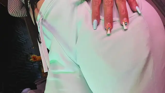 LaureenHills online show from 04-07-26, 03:08