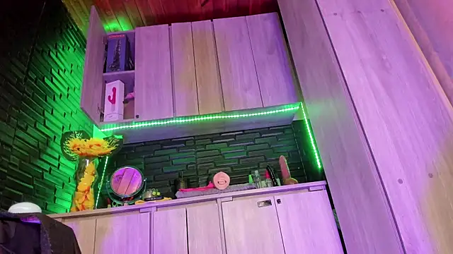 LaureenHills online show from 12-15-25, 09:53