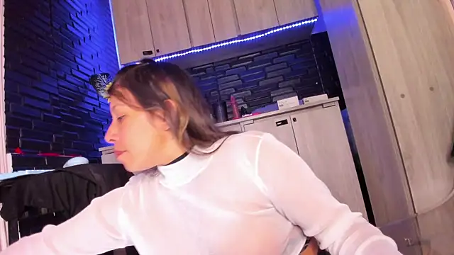 LaureenHills online show from 11-11-25, 09:42