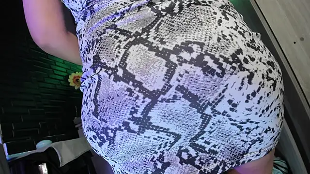 LaureenHills online show from 04-14-26, 10:15