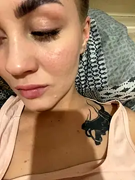 Snapshot of DreamGirl-777 chatting on 10-22-25, 02:16 DreamGirl-777 online show from 10-22-25, 02:16