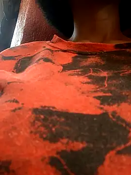 Snapshot of Swirly_blac chatting on 11-12-25, 07:01 Swirly blac online show from 11-12-25, 07:01