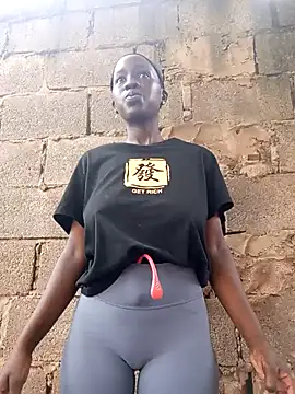 Snapshot of Swirly_blac chatting on 02-15-26, 06:03 Swirly blac online show from 02-15-26, 06:03