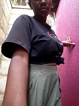 Snapshot of Swirly_blac chatting on 02-11-26, 11:10 Swirly blac online show from 02-11-26, 11:10