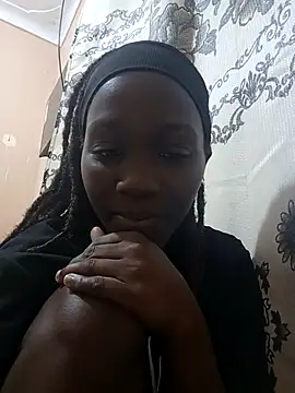 Snapshot of Swirly_blac chatting on 12-18-25, 05:01 Swirly blac online show from 12-18-25, 05:01