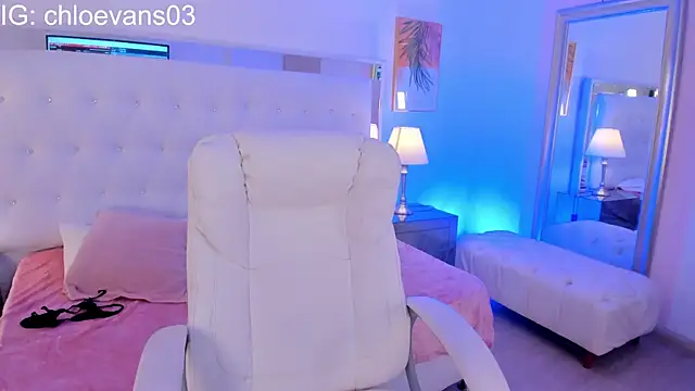 Chloe evans   online show from 11-19-25, 11:43