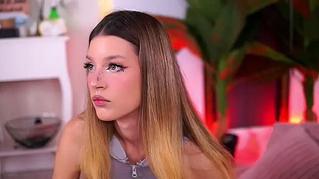 EvaWarenn online show from 10-23-25, 10:36