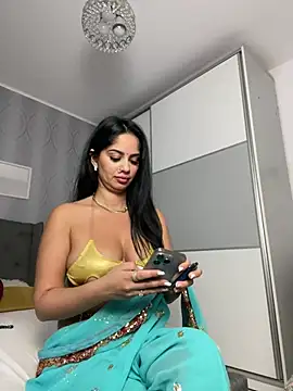 Snapshot of _adelle chatting on 07-25-26, 12:33 adelle online show from 07-25-26, 12:33
