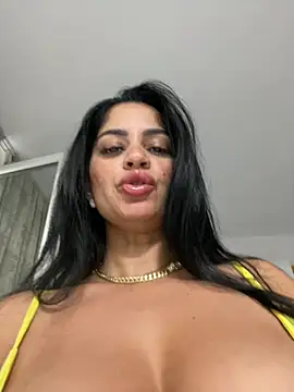 Snapshot of _adelle chatting on 07-17-26, 04:43 adelle online show from 07-17-26, 04:43