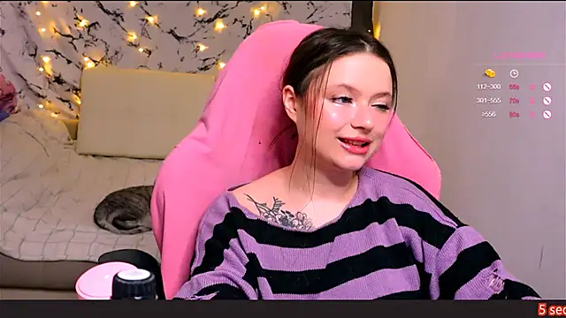 Snapshot of me__hanna chatting on 02-22-25, 01:22 me hanna online show from 02-22-25, 01:22