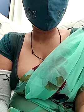 Snapshot of Archna-ji chatting on 03-05-25, 06:12 Archna-ji online show from 03-05-25, 06:12