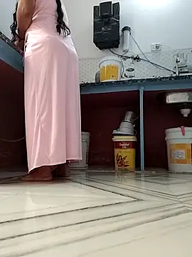 Snapshot of Archna-ji chatting on 10-08-25, 04:03 Archna-ji online show from 10-08-25, 04:03