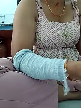 Snapshot of Archna-ji chatting on 10-07-25, 02:23 Archna-ji online show from 10-07-25, 02:23