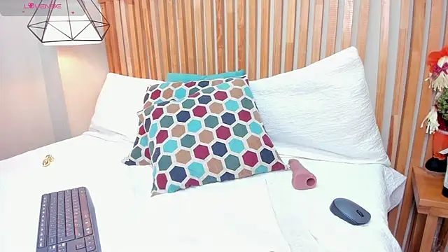 Snapshot of Ginger_Winn chatting on 03-06-25, 11:09 Ginger Winn online show from 03-06-25, 11:09