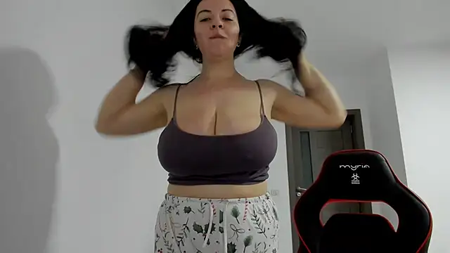 amiraisa11 online show from 04-02-26, 11:55