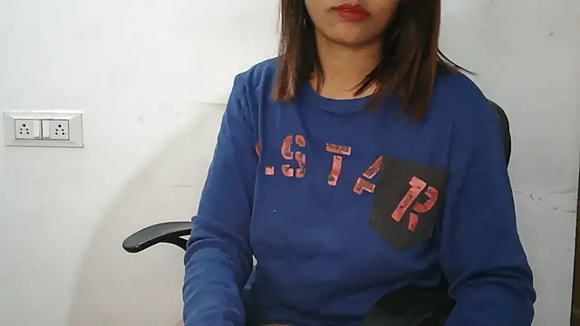 Snapshot of Suzie_darling chatting on 02-09-25, 12:19 Suzie darling online show from 02-09-25, 12:19