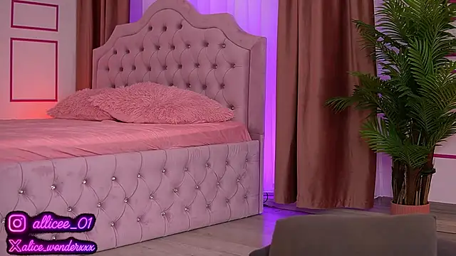 VanessaSimon online show from 10-14-25, 06:14