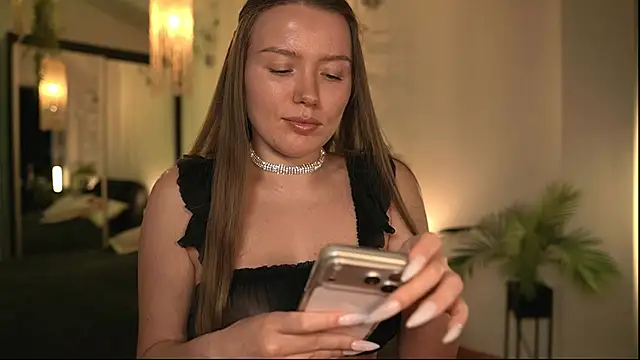 Snapshot of DaisyStacey chatting on 06-19-26, 05:52 DaisyStacey online show from 06-19-26, 05:52