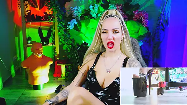 Snapshot of MonicaMaxwel chatting on 02-13-26, 10:48 MonicaMaxwel online show from 02-13-26, 10:48