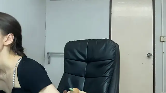 Snapshot of SassyJessi chatting on 06-03-26, 04:13 SassyJessi online show from 06-03-26, 04:13