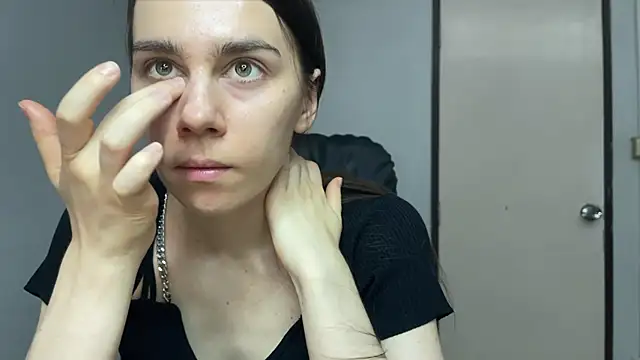 Snapshot of SassyJessi chatting on 05-11-26, 04:14 SassyJessi online show from 05-11-26, 04:14