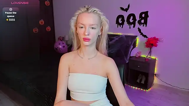 AleksaBlonde online show from 10-20-25, 05:42