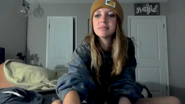 molly witha chance online show from 10-12-25, 06:26