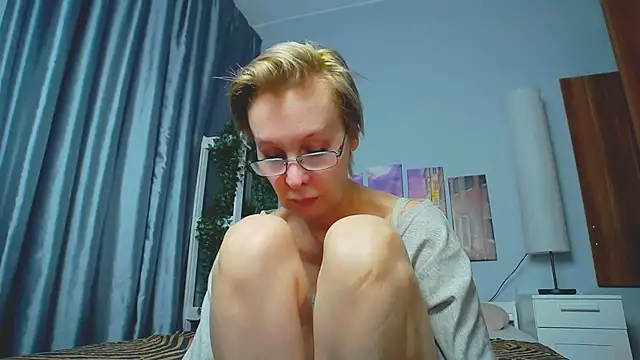 HelgaHimmell online show from 03-10-25, 01:12