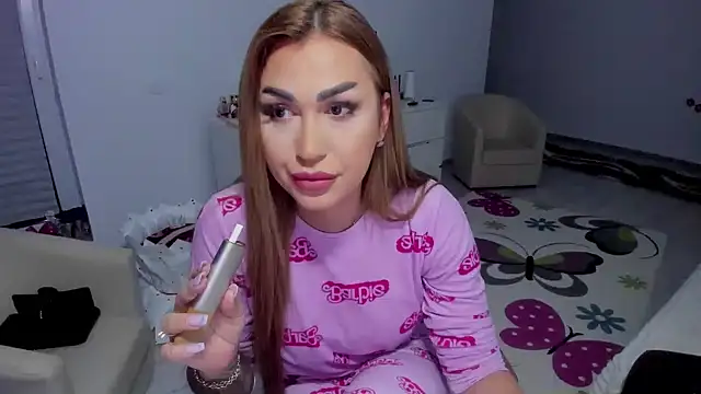 Snapshot of GlossyDiamondX chatting on 02-16-25, 05:04 GlossyDiamondX online show from 02-16-25, 05:04