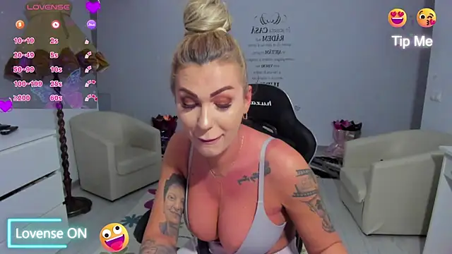 GlossyDiamondX online show from 04-01-26, 02:57