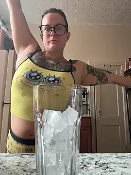 quinnmariexo online show from 04-15-26, 04:00