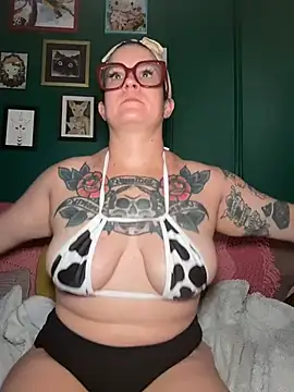 Snapshot of quinnmariexo chatting on 07-26-26, 04:36 quinnmariexo online show from 07-26-26, 04:36