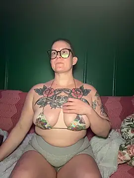 quinnmariexo online show from 04-17-26, 12:46