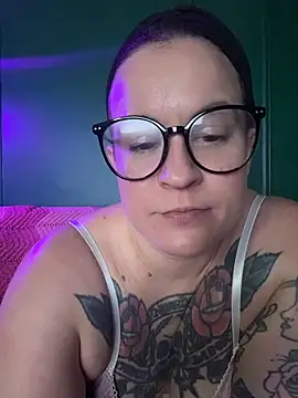 quinnmariexo online show from 06-11-26, 02:33
