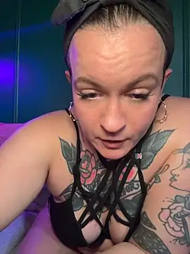 Snapshot of quinnmariexo chatting on 06-21-26, 10:04 quinnmariexo online show from 06-21-26, 10:04