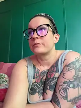 quinnmariexo online show from 05-04-26, 06:00